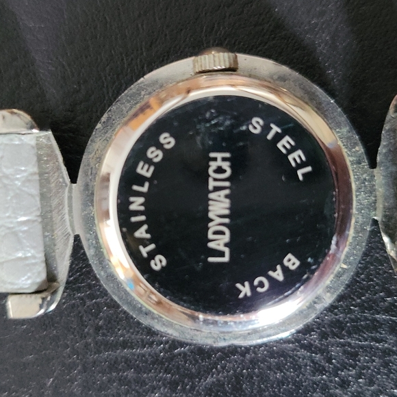 Venetiae Ladywatch floral - Picture 7 of 7